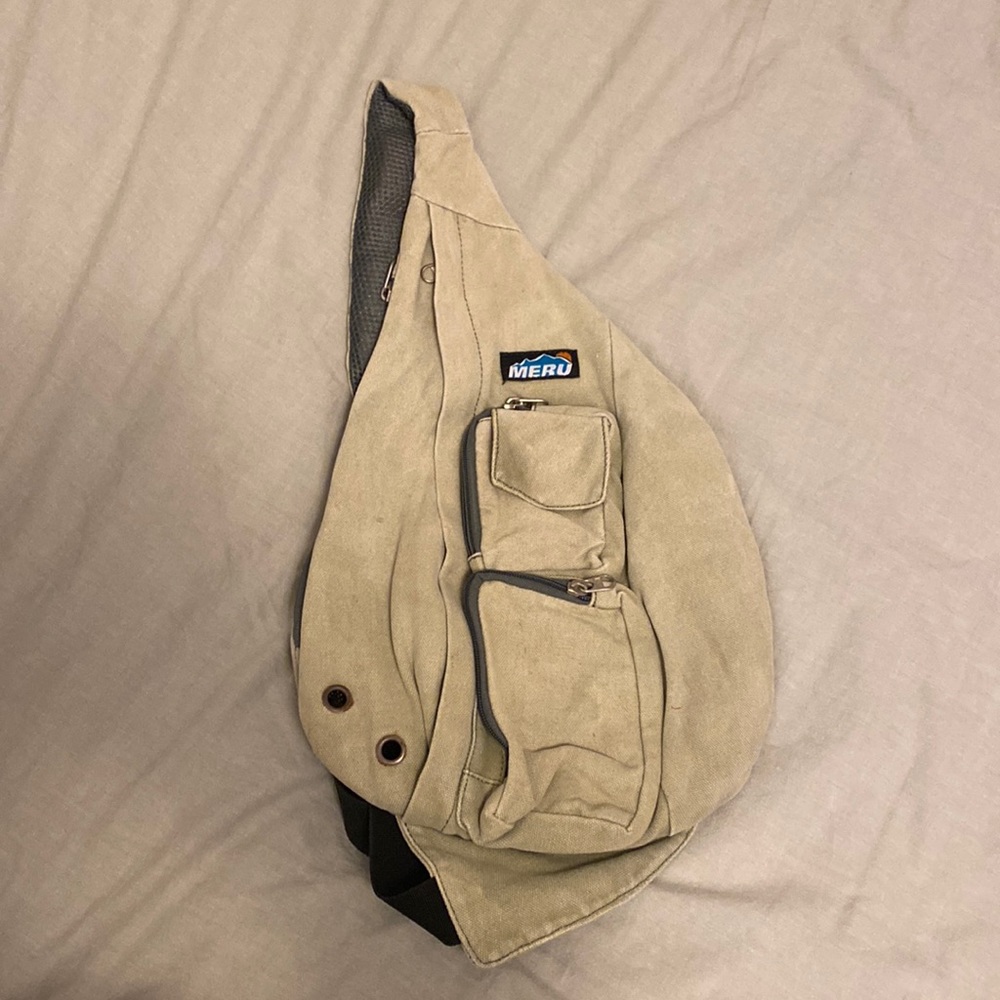 Meru sling bag